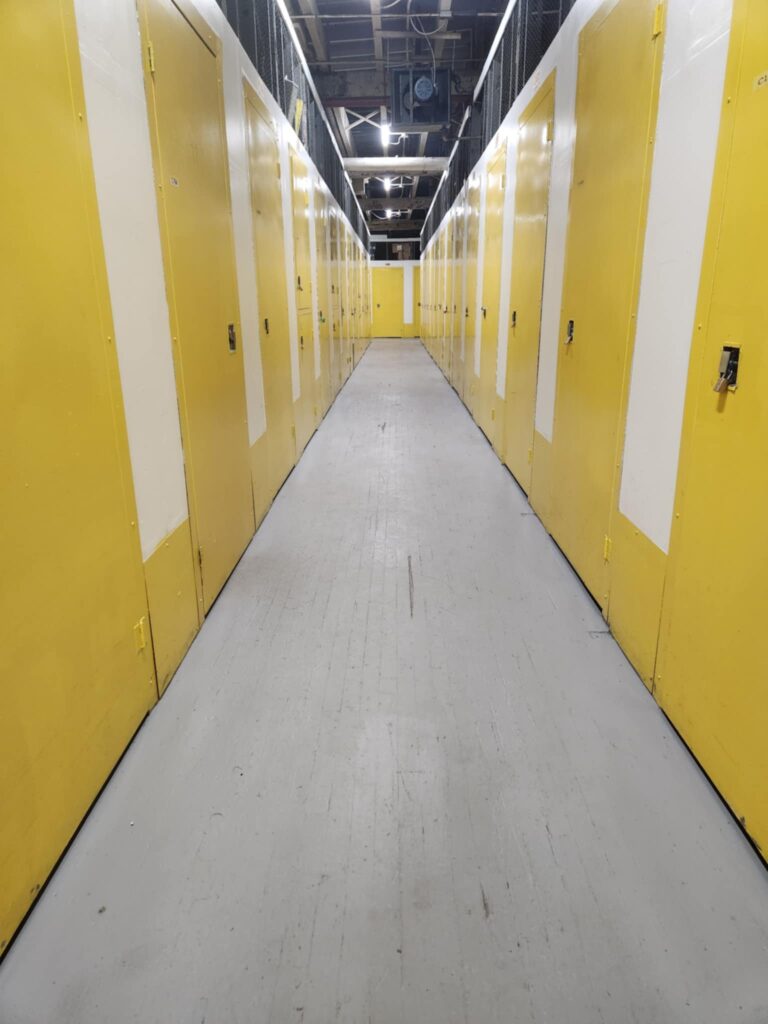 Storage Units at Depot-Cle Entreposage - 4840 Acorn St, Montreal, QC